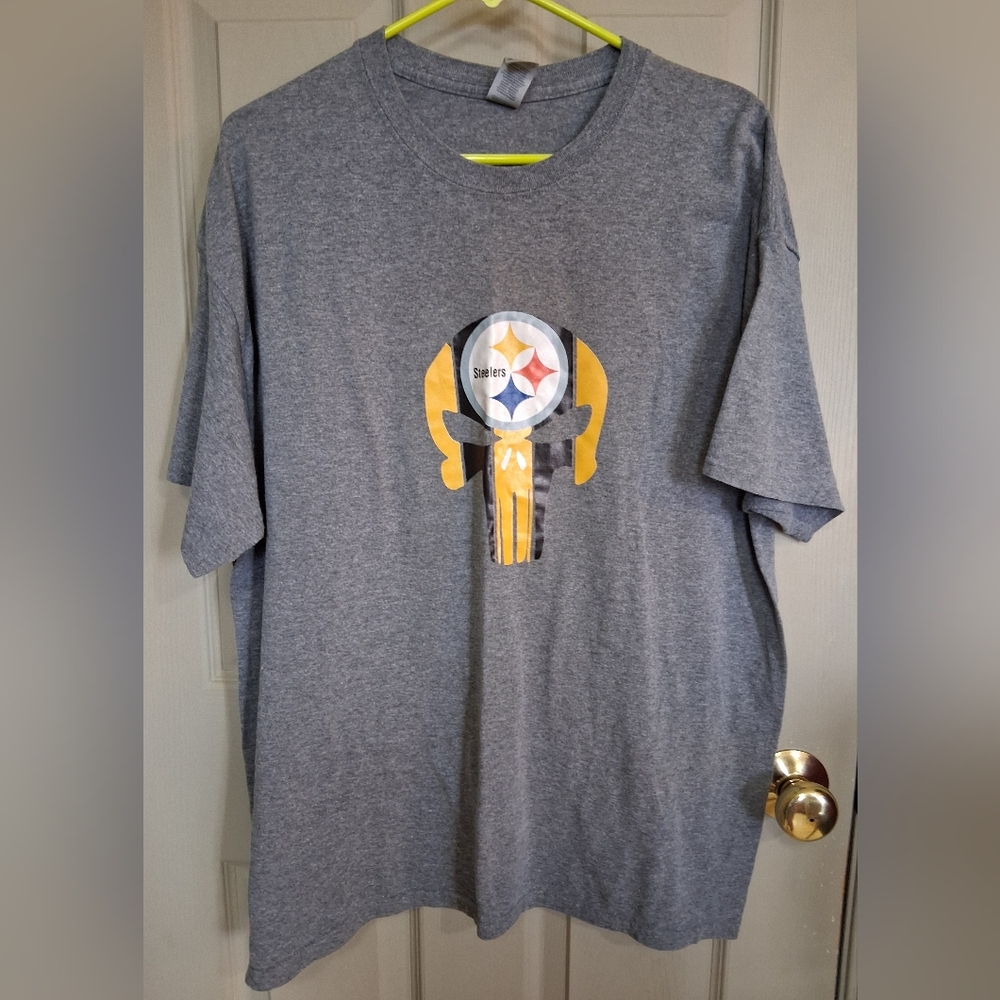 Gildan Gray Pittsburgh Steelers Punisher Logo T-Shirt - Size XL